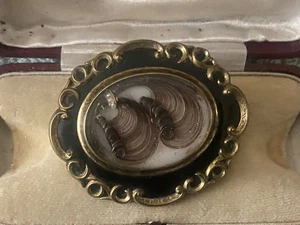 PIN DE LUTO ANTIGUO / BROCHE / 1833 - PELO DE 2 COLORES / ESMALTE Y SEMILLAS PERLAS - Imagen 1 de 6