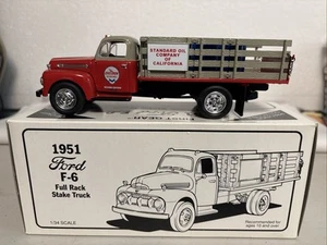 ERSTER GANG - 1951 FORD F-6 FULL RACK STAKE TRUCK - CHEVRON - RPM DELO - CHROMRÄDER - Bild 1 von 12