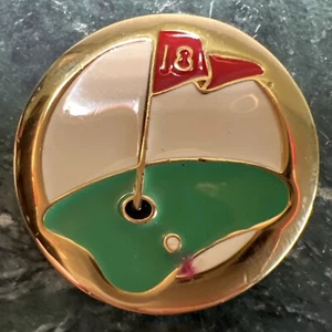 Vintage signierte Dotty Smith Brosche 18. Loch Golf goldfarbene Emaille runde Anstecknadel - Bild 1 von 5