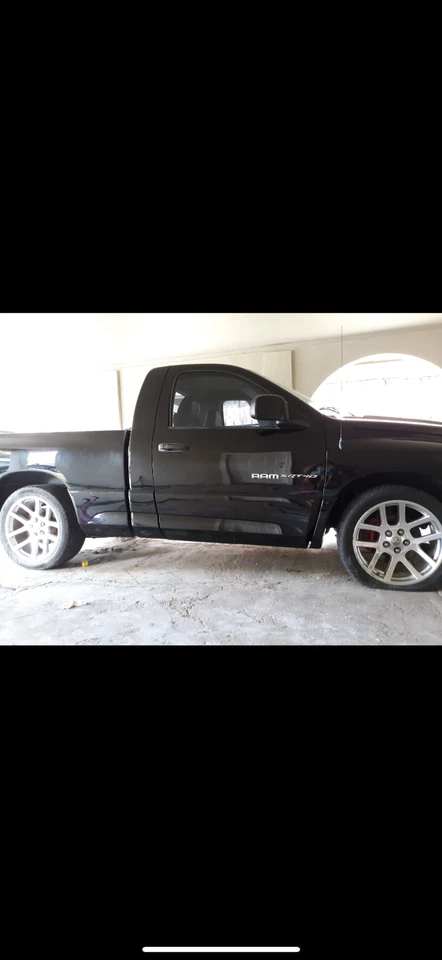 Dodge ram  2004 viper srt  - Image 1 of 1