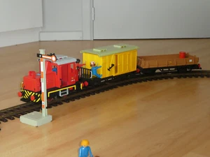 Train électrique Playmobil (4025)+ rails , 2 aiguillages, passage à niveau(4364) - Photo 1/10