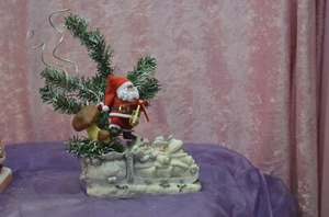 POT PLANTE FLEUR ARTIFICIELLE PÈRE NOEL VILLAGE SAPINS DÉCORATIONS FÊTES - Foto 1 di 5