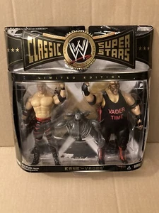 Kane and Vader Edizione Limitata Two Pack WWE WWF Classic Superstars JAKKS Pacific - Foto 1 di 2