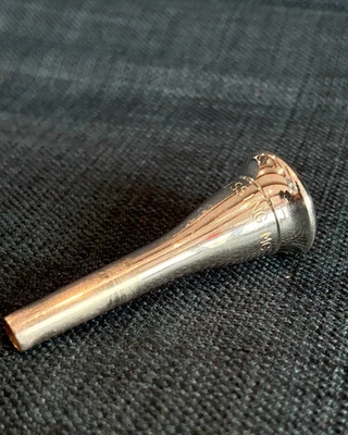 Boquilla de cuerno francés bendición Foto 1 de 3