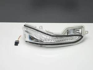 2014 - 2023 INFINITI Q50 Q60 RIGHT DOOR MIRROR TURN SIGNAL LIGHT 261604GA0A OEM - Picture 1 of 9