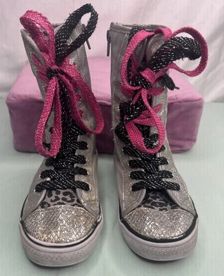 Zapato de caña alta Bongo con calavera brillante para niñas talla 1 Foto 1 de 4