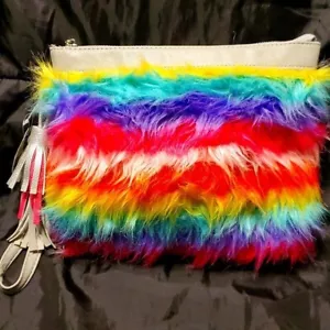 Bolso de mano con borla arco iris peludo - Imagen 1 de 8