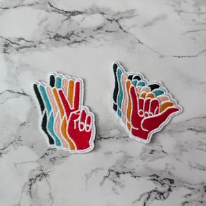Parches 3D Paz Manos Hierro Coser Insignia Bordada Hippie Colgar Suelto Paz - Imagen 1 de 6