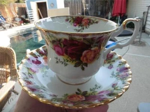 Royal Albert Old Country Roses 1962 taza china hueso fino y platillo Inglaterra - Imagen 1 de 8