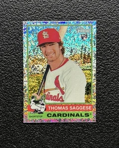2025 Topps Heritage THOMAS SAGGESE Silver Sparkle Rookie RC #177 SP! *Cardinali - Foto 1 di 2