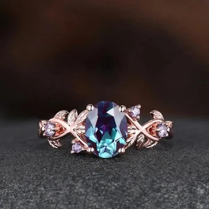 Anillo de compromiso gótico con hoja de vino de alejandrita y amatista chapado en oro rosa de 14 quilates - Imagen 1 de 5