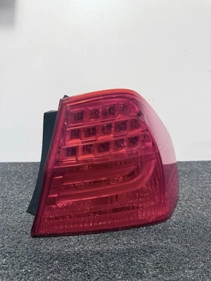 BMW 328i 2011 pasajero derecho luz trasera sedán cuarto montado OEM 09 10 11 Foto 1 de 4