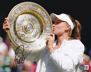 FOTO 8x10 firmada por ELENA RYBAKINA CERTIFICADO DE AUTENTICIDAD BAJO WTA 2022 CAMPEÓN DE WIMBLEDON B - Imagen 1 de 1