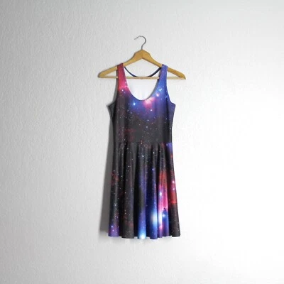Vestido BlackMilk Galaxy Space Skater Fit Flare Roxo Rosa tamanho M/S - Imagem 1 de 4