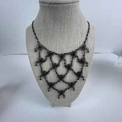 "Collar mariposa babero con cuentas negras estilo victoriano en metal tono negro 16""" Foto 1 de 4
