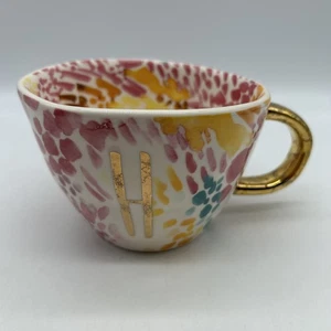 Taza de café Sara Berrenson Hello Beautiful H pastel y dorada 12 oz. Anthropologie - Imagen 1 de 13