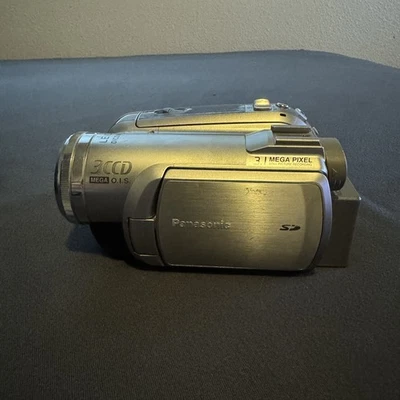Panasonic PV-GS300 3CCD LEICA LENS Mini DV Camcorder W CHARGER  tested  - Image 1 of 4