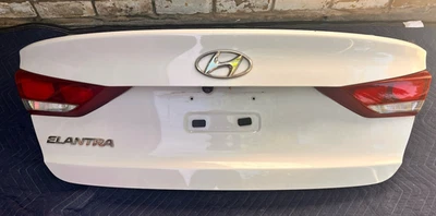 17 18 LÁMPARA TRASERA INCANDESCENTE HYUNDAI ELANTRA MALETERO TAPA/PUERTA TRASERA CONSTRUIDA EN EE. UU. Blanco Foto 1 de 4
