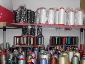 5 rodillos 5000 m hilo de pekir para máquina de coser overlock y ciega (0.0002 €/1 m) - Imagen 1 de 1