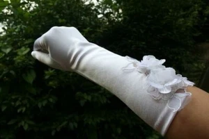 White Finger Bridal Wedding Gloves with Flower FREE P&P - Picture 1 of 2