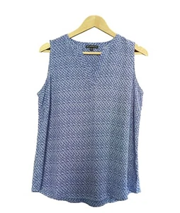 Top smanicato Adrianna Papell taglia M scollo a V blu bianco geometrico vacanza sottile - Foto 1 di 6