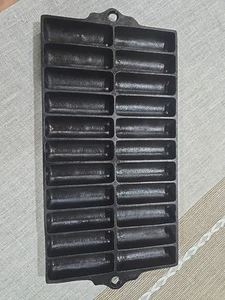 Vintage Cast Iron Bread Stick or lady Finger Pan ( 22 slots ) 14" x 7" - Picture 1 of 10