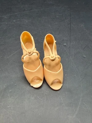 Boneca CANDI Vintage Mego 18” ~ SAPATOS BEGE Salto Alto Tira no Tornozelo - Imagem 1 de 4