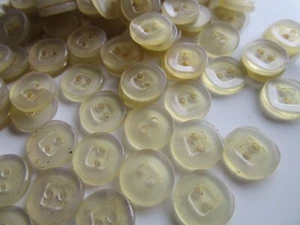 50/10 uds. BOTÓN PLÁSTICO MEJOR CALIDAD BEIGE 1.1CM - Imagen 1 de 3