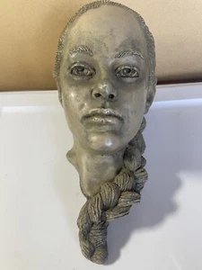 TESTA IN GESSO SCOLPITO JAN D'ESOPO - RAGAZZA CON CAPELLI LUNGHI - Foto 1 di 8