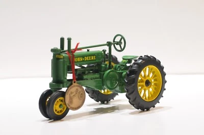 ERTL JOHN DEERE MODEL A WE CARE SERIES 1-1997 SCALE 1:18 LIMITED EDITION 2323/50 - Image 1 of 4