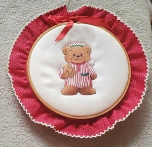 9" ROUND HANDMADE QUILTED CHRISTMAS BEAR IN PJ'S NEEDLEWORK WALL HANGING - Picture 1 of 1