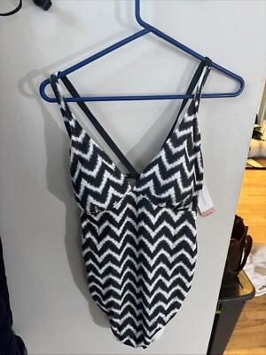 Liz Lange Maternity gray & white chevron one piece swimsuit Size Large New W/tag - Image 1 of 3