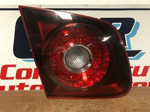 2008 VOLKSWAGEN PASSAT INNER TAIL LIGHT #112 OEM - Foto 1 di 3