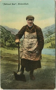 PETTICOAT DAN, KIRKINTILLOCH, LOCAL WORTHY - Dunbartonshire Postcard - Foto 1 di 2