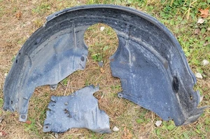 2002-2005 Jaguar X-Type X400 Front Left Driver Wheel Splash Guard (Has Crack) - Picture 1 of 6