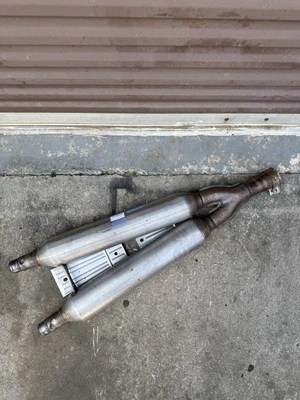 Lexus LS430 Center Exhaust Pipe 17420-50190 65K 2001-2006 OEM / 154D - Image 1 of 4