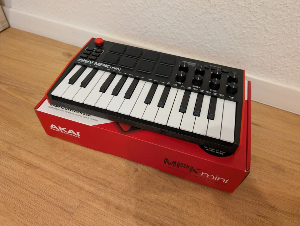 Akai Professional MPK Mini MK3 MIDI-Keyboard Controller schwarz neuwertig in OVP - Bild 1 von 4