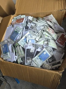 JOBLOT 1000x Phone Accessories iPhone Samsung iPad Covers Cables RRP £15,000 - Picture 1 of 7