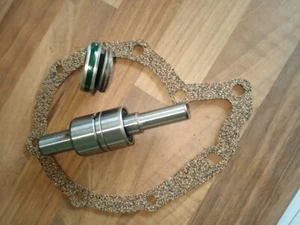Land Rover kit for 2 litre diesel and early S2 water pumps with 8 holes - Picture 1 of 1