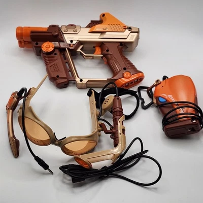 Lazer Tag 2004 Tiger Electronics Orange Team Ops conjunto de armas Google e rádio testado - Imagem 1 de 4