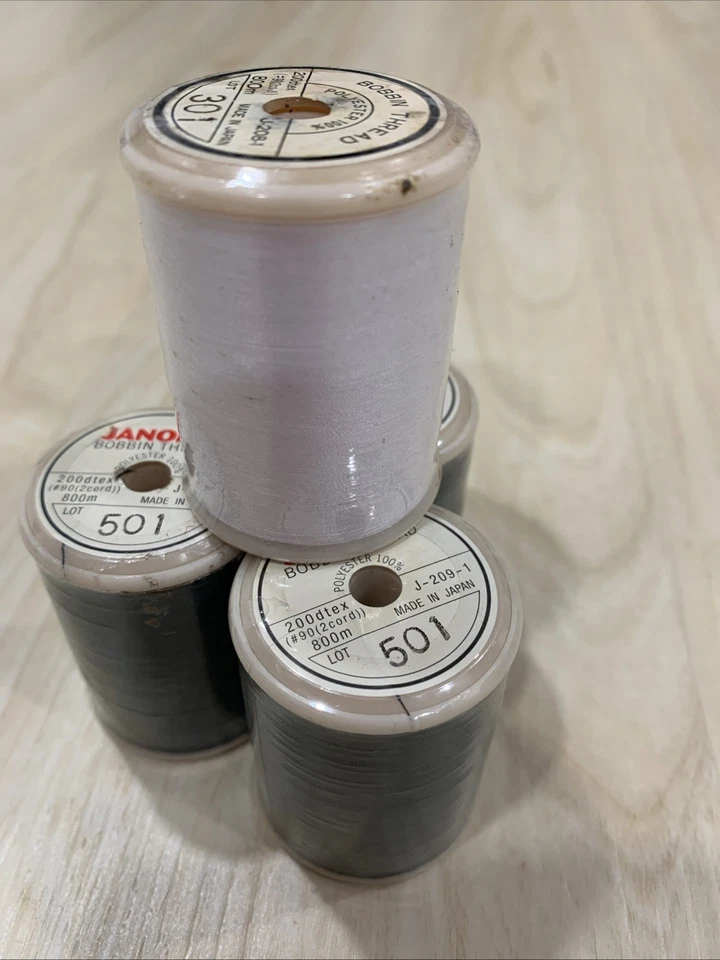 4 Spools JANOME Thread 800M, 3 Roll Back Color #501, 1 Roll White Color #301 - Image 1 of 4