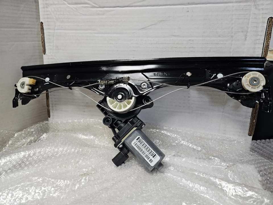 Front Passenger Side Window Regulator Assembly w/ Motor Fits 2012-2017 Fiat 500  - Image 1 of 4