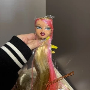 Bratz Rosa y Amarillo Hágalo Usted Mismo Cabeza de Cabello Escultura Moda Modelo Juguete Colección - Imagen 1 de 4
