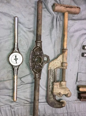 Pipe Threading and cutting tools  - Image 1 of 3
