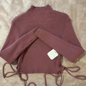 Neu mit Etikett Altar’D State Medium kurz geschnittener Pullover mauvefarben Alyssa gerippt Stehkragen zum Binden - Bild 1 von 10