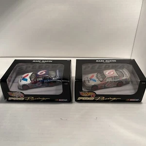 Hot wheels pro racing Nascar 1:32 scale valvoline Mark Martin 2 car set - Picture 1 of 4