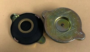 321 121 121D Expansion Tank Caps [ Lot of 2 ] - Bild 1 von 3