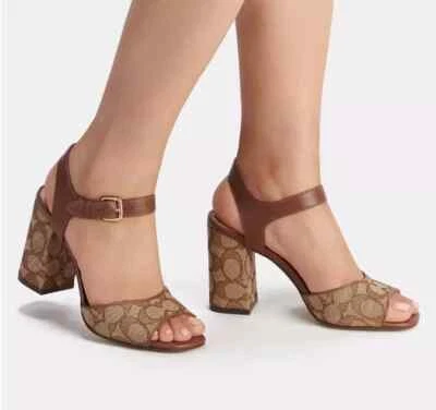 Sandalia Coach Marla Signature para mujer. Color caqui/silla de montar US10 Foto 1 de 4