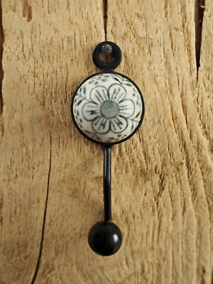 Garderobenhaken Kleiderhaken Metall mit grauem Blumen-Motiv | ca. 9,5 cm lang - Bild 1 von 3