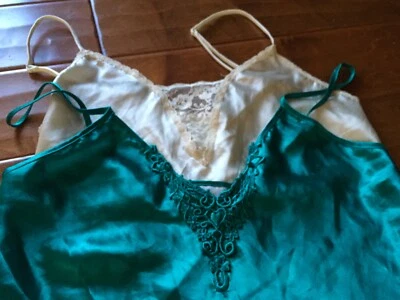 Lote de 2 camisones California Miss talla pequeña y Warner's talla 32 Foto 1 de 4